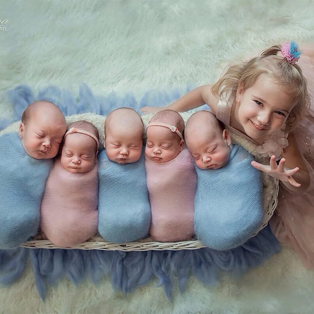 Дети много детей. Пятерняшки эйдан. Пять двоен. Дети двойняшки. Двойня тройня.