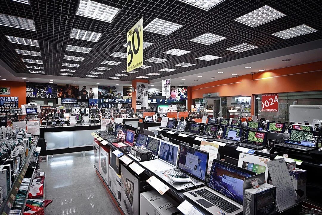 Компьютерной техники минск. Склад компьютерной техники. Склад комплектующих для компьютеров. Магазин компьютерных комплектующих. Компьютерной техники минск.