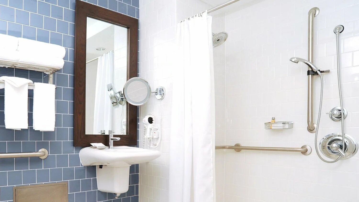 Ванна душевой сантехника. Ванная комната. Ванная комната в Советском стиле. Сантехника для ванной комнаты. Трубы в интерьере ванной.