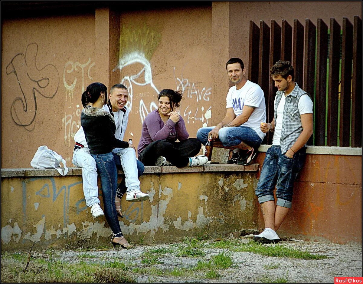 Молодежь провинции. Люди из глубинки. Глубинка россии деревня. Девушки из глубинки. Молодёжь в провинции фото.