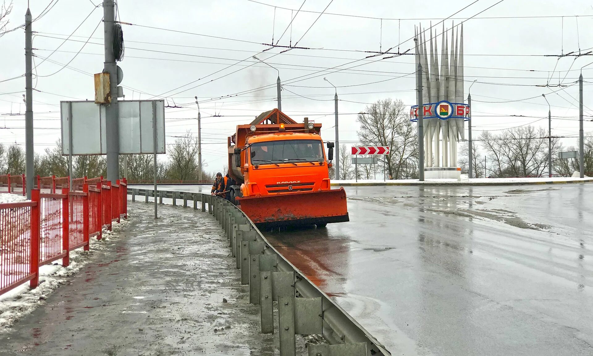 15 го апреля. Дорожная техника Перово. Чистка снега Брянск. Брянск снег. Дорожное управление города Брянска чистка снега.