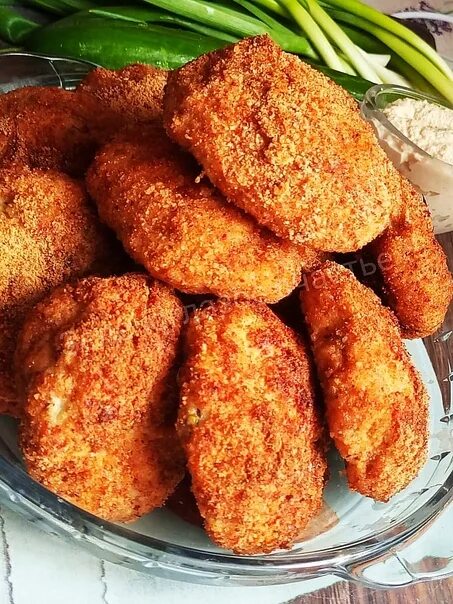 Куриные котлетки с творогом. Котлеты из грудки с творогом. Куриные котлеты пп. Куриные котлеты с творогом. Куриные котлетки с творогом.