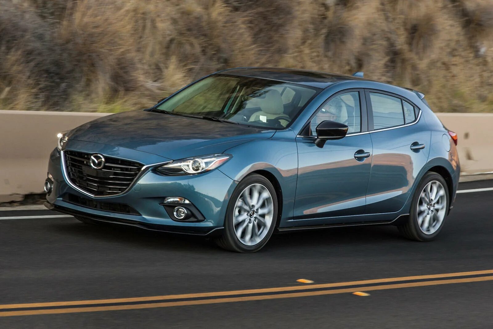 Мазда 3 2016. Mazda 3 2015. Mazda 3 2016. Мазда 3 3 2016. Mazda Axela 2015.