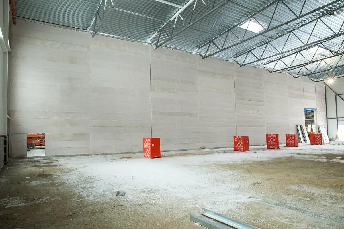 Отделка стен на складе. Стены в складских помещениях. Обшивка производственного помещения. Освещение промышленных помещений. Стены складских помещений.