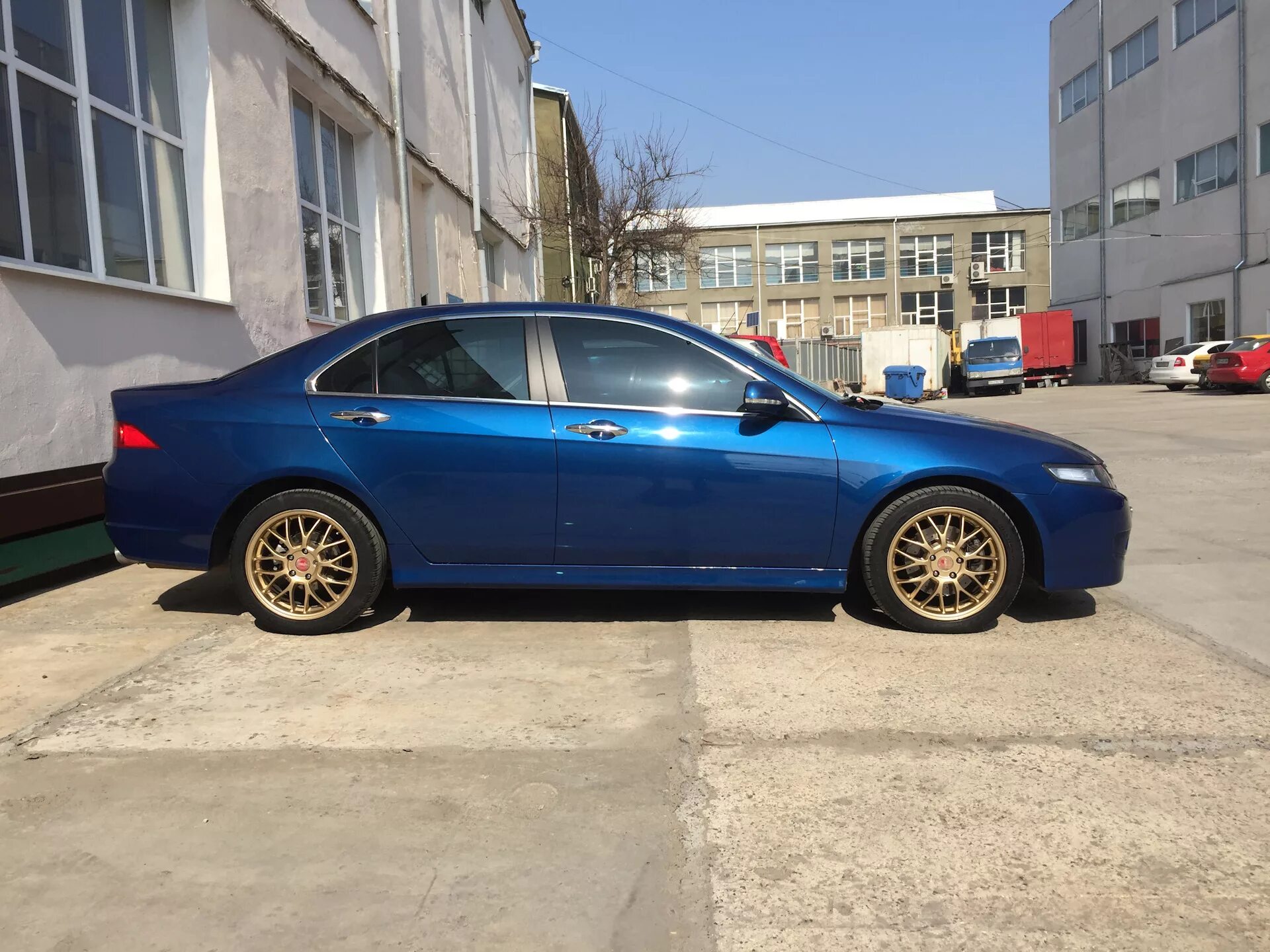 Диски на хонда аккорд 7. Honda accord 7 диски r17. honda accord 7 r17. honda accord 7 r 16. диски enkei r17 на honda accord 7.