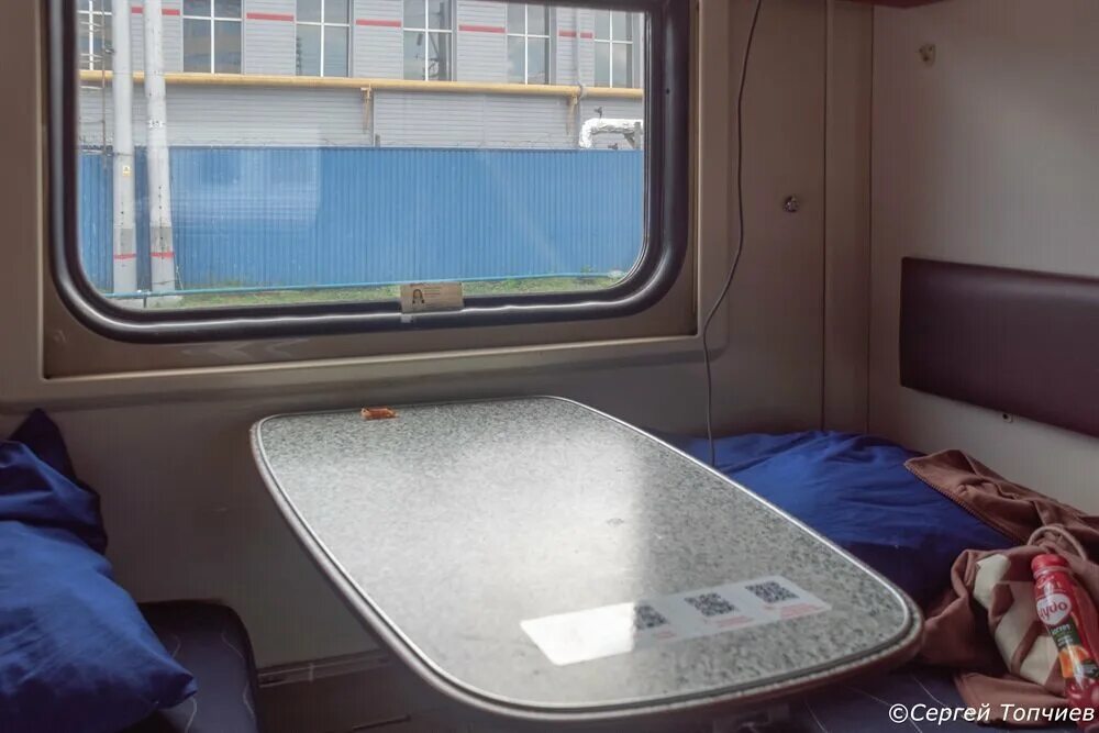 Плацкарт в поезде. Поезд 471 Москва Адлер. Окно вагона. Кондиционер в поезде.