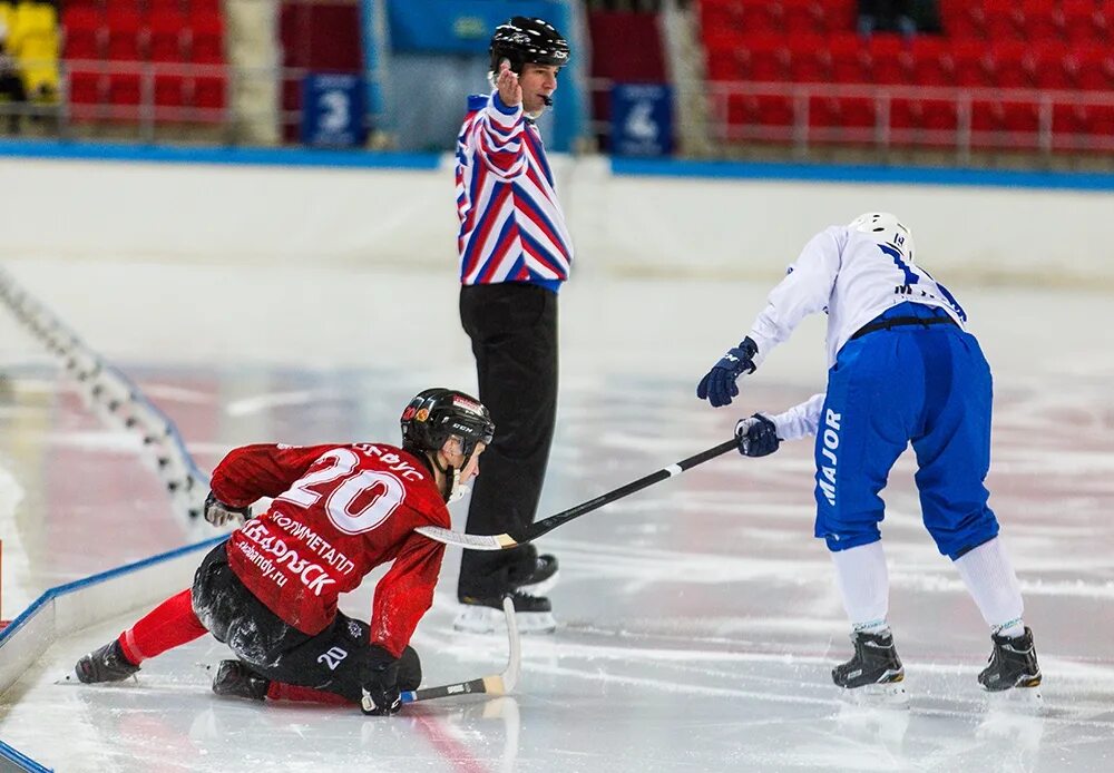 нефтяник динамо москва