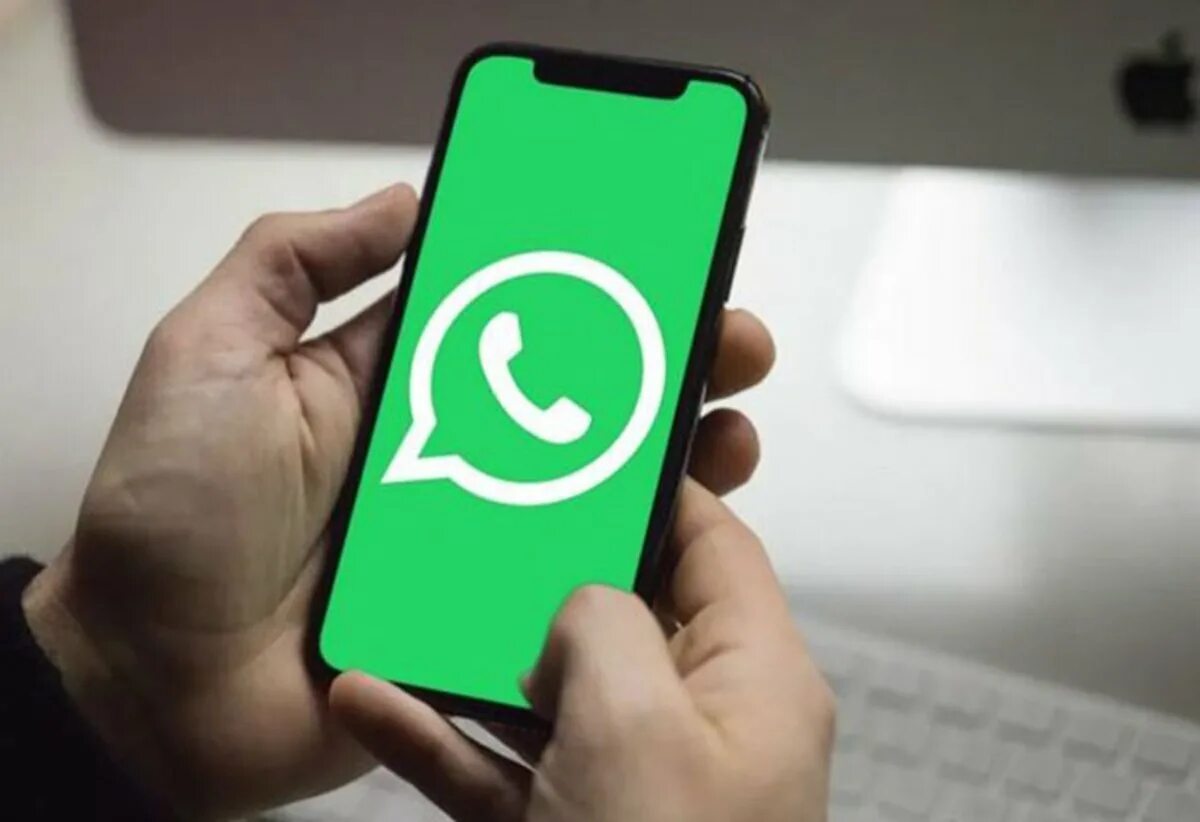 Whatsapp на айфон 11. Ватсап на айфоне. Телефон WHATSAPP. Смартфон WHATSAPP. Фото на ватсап.