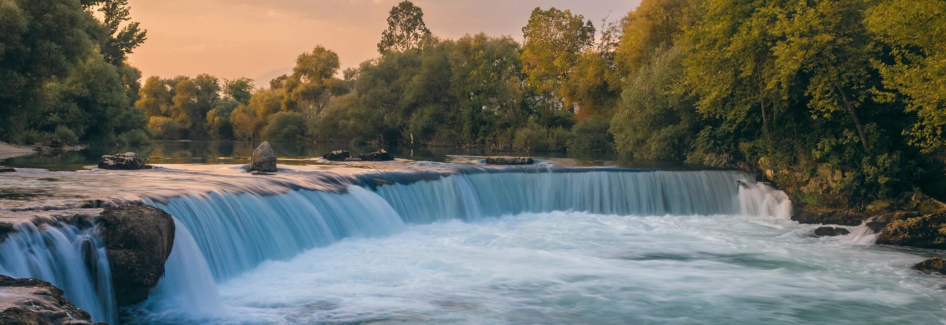 Manavgat antalya. Пешеходный мост Манавгат. Обои красивые водопад Манавгат. Manavgat водопад на английском. Manavgat 60x120.