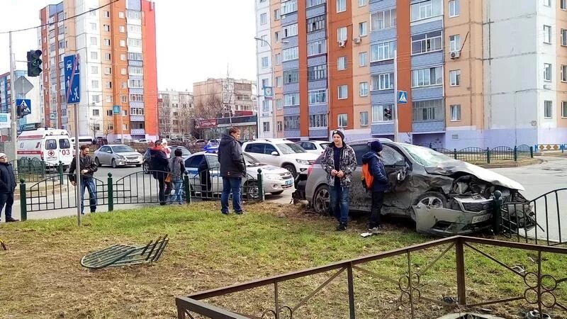 Сегодняшние происшествия Сургута. Автоаварии в Сургуте сегодняшнее. Сургут вчера происшествия. Автомобильная авария в Сургуте.