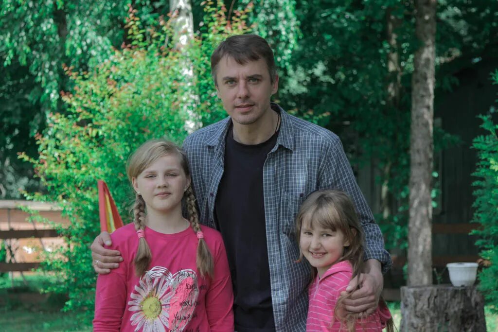 Родители петренко. Родители петренко. Родители игоря петренко актера. Родители петренко. Родители петренко.