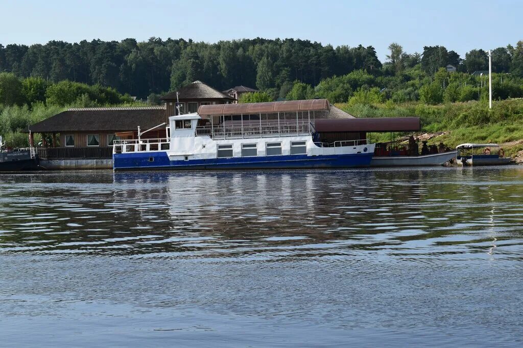 лодочная переправа калуга. паром калуга. лодочная переправа. катер переправа. на катере по оке в калуге 2021.