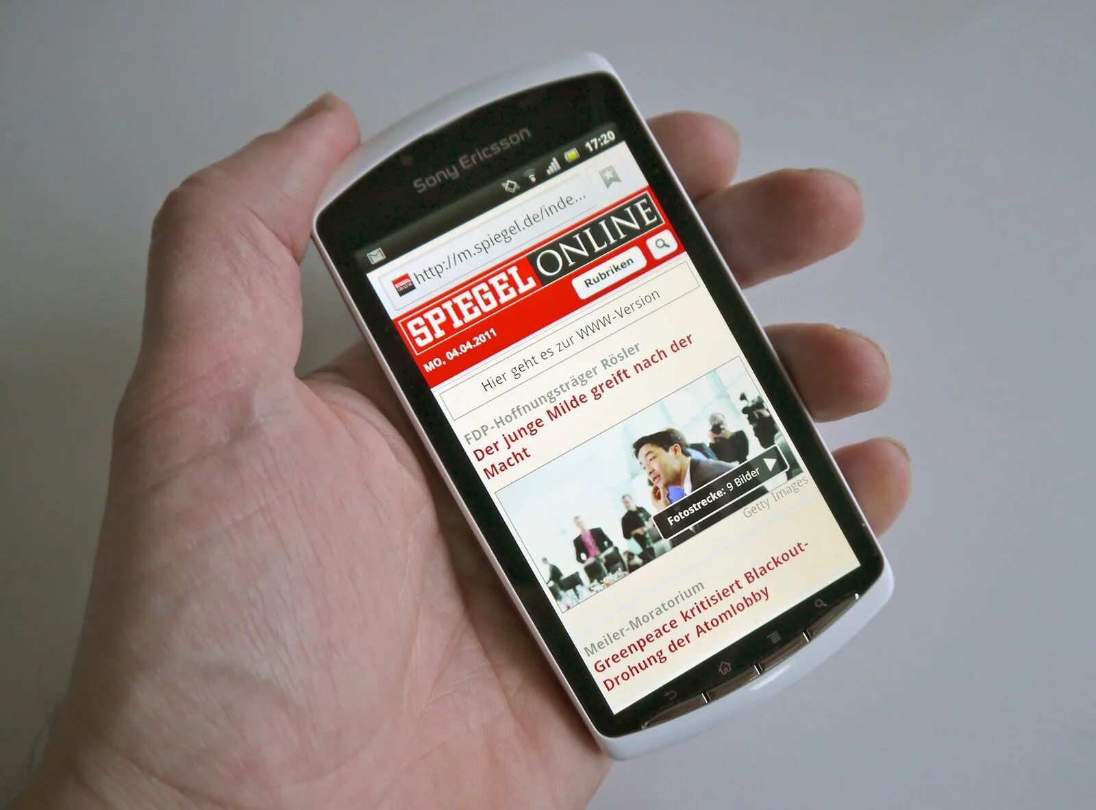 Der handy. Handy. Заставки мобильные телефоны. Der handy. Hand holding an electric shaver.