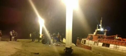 В волгограде прогулочный катамаран столкнулся с баржей