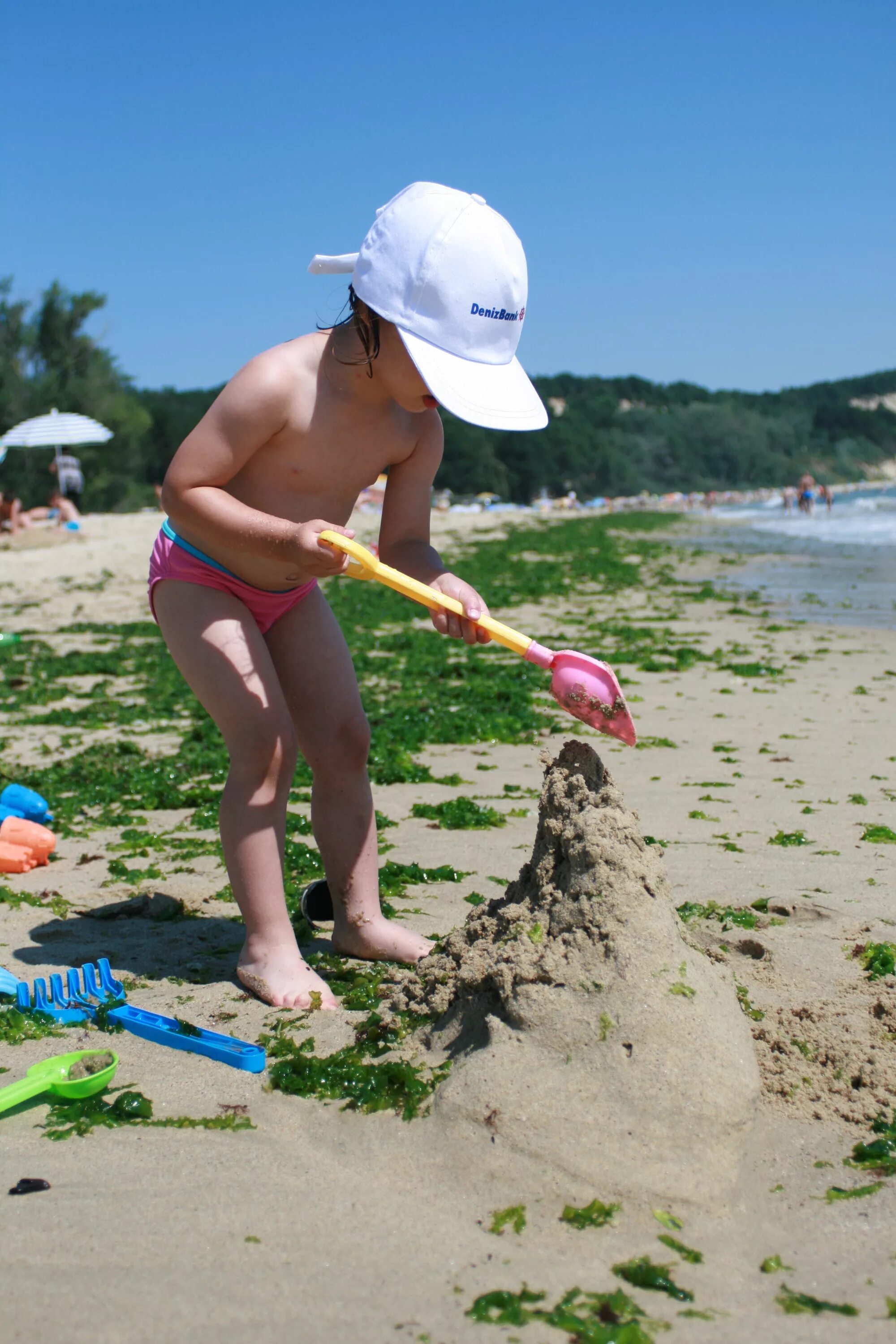Children's nudism. Детские пляжи. Детишки на пляже. Дошкольники на пляже. Малыш на пляже.