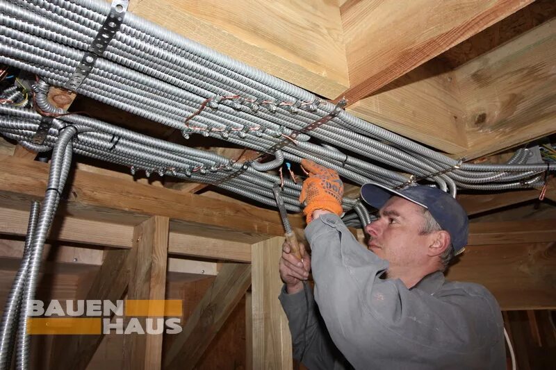 Электрика в доме из сип панелей. Электрика в сип доме. Электропроводка в доме из сип панелей. Электрика в сип доме. Прокладка электрики в сип домах.