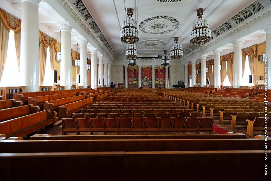 Мгу ран. Главное здание МГУ актовый зал. Московский государственный университет имени м в Ломоносова внутри. Институт Ломоносова внутри. МГУ Москва изнутри.