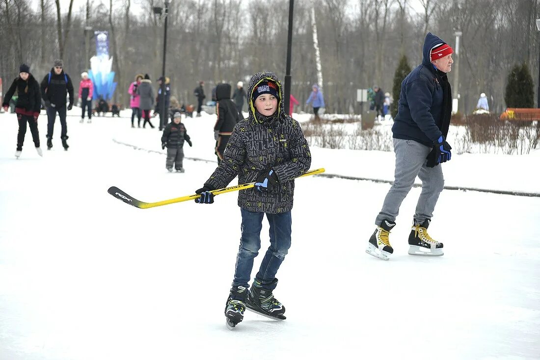 Губернский каток тула. Тула ночью зимой. Тула куда сходить с детьми зимой. Тула куда сходить с детьми зимой. Центральный парк тула каток.
