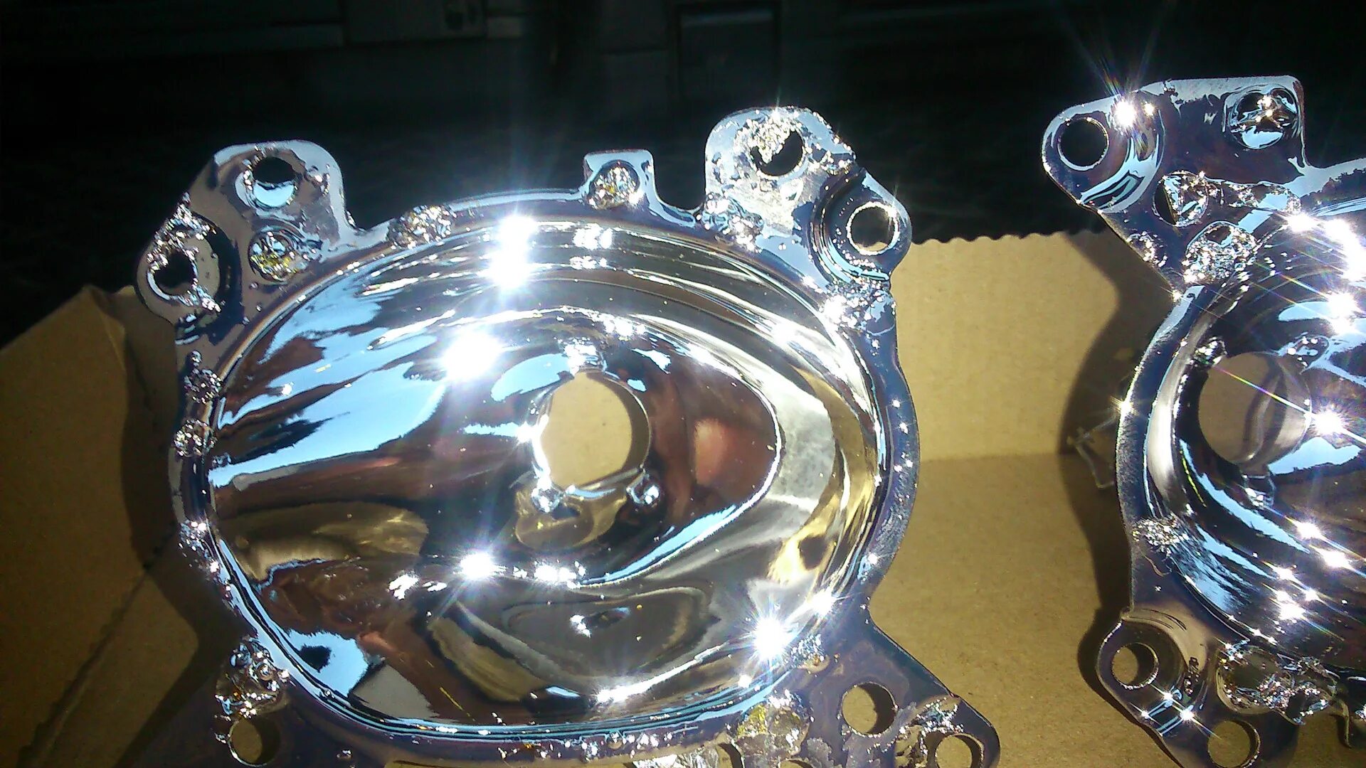 Фара меган 2 с линзой. Рефлектор в 80 годах. Отражатель ближнего света. Отражатель хелла 011 740-2. Отражатели линз фар санта фе 3.