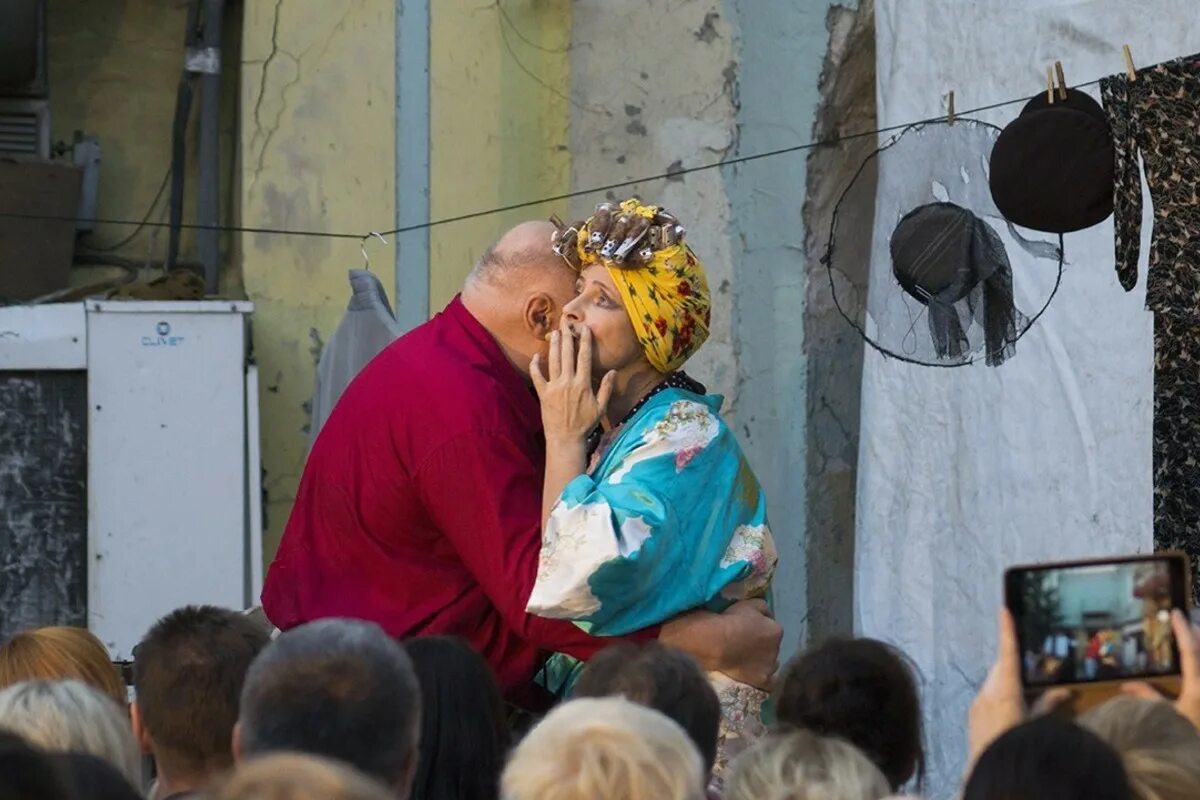 Песни нашего двора театр у никитских ворот. Песни нашего двора спектакль. песни нашего двора спектакль афиша. спектакль песни нашего двора фото.