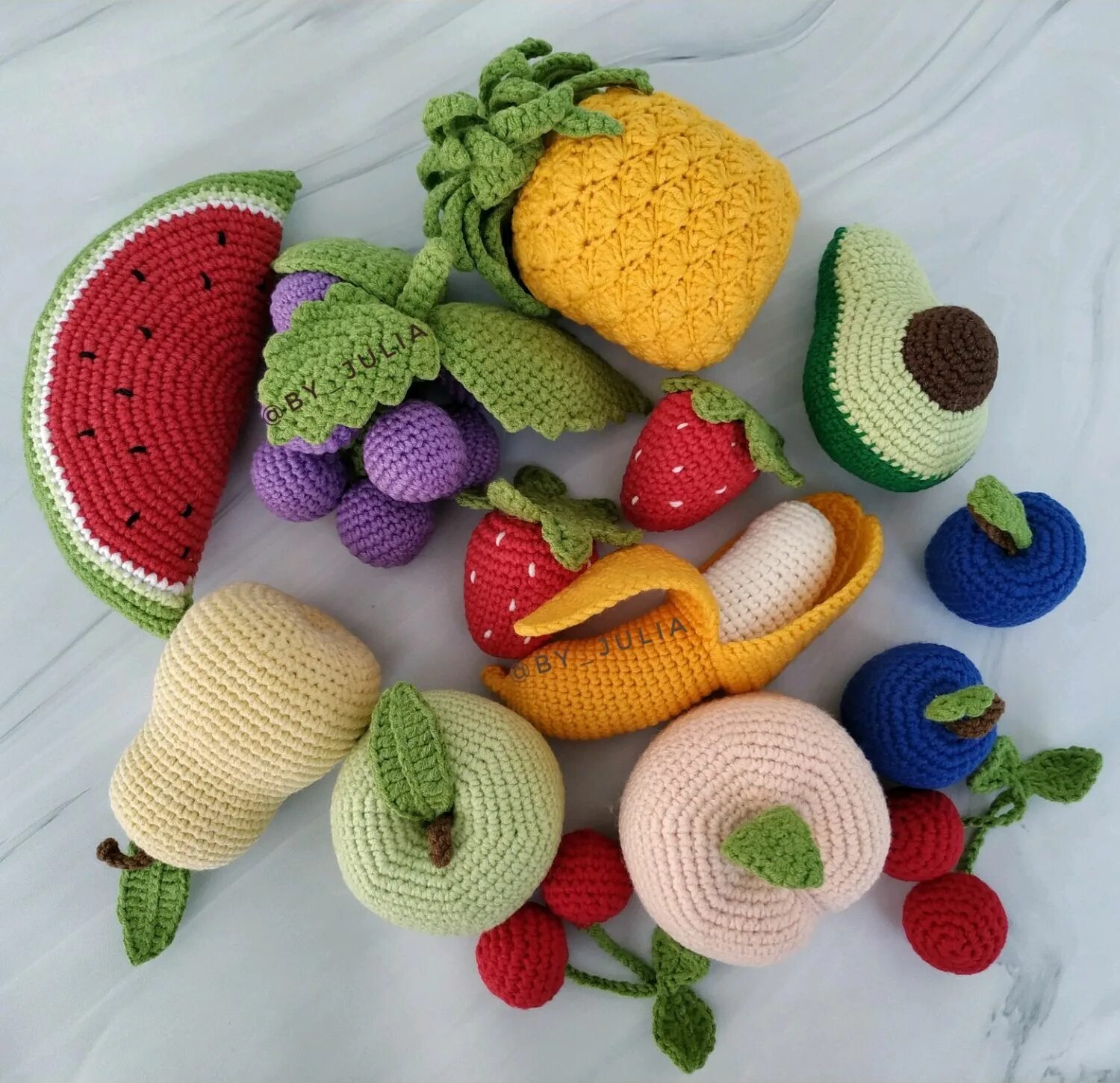Вязаный бутерброд. Вязаная еда для кукол. Вязаные фрукты. Вязаные продукты для детей. Вязаная еда для детского сада.