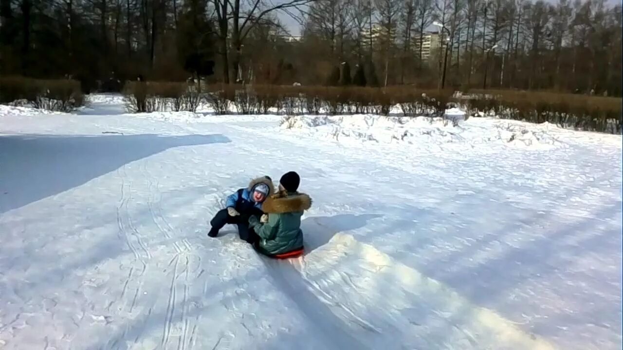 Царицыно горка. Горка в царицыно тюбингах. парк царицыно горки. парк царицыно тюбинговая горка. снежная горка в царицыно.