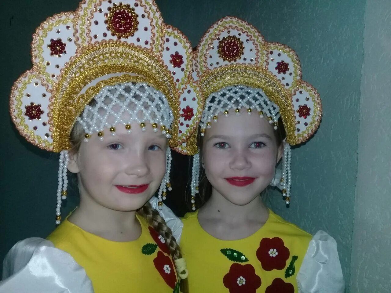 кокошник аппликация в детском саду подготовительная группа. лекал короны для ребенка. аппликация "корона". кокошник «яна» белый-золото. кокошник головной убор выкройка.