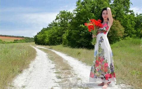 В белых рубашонках в зеленых полушалках