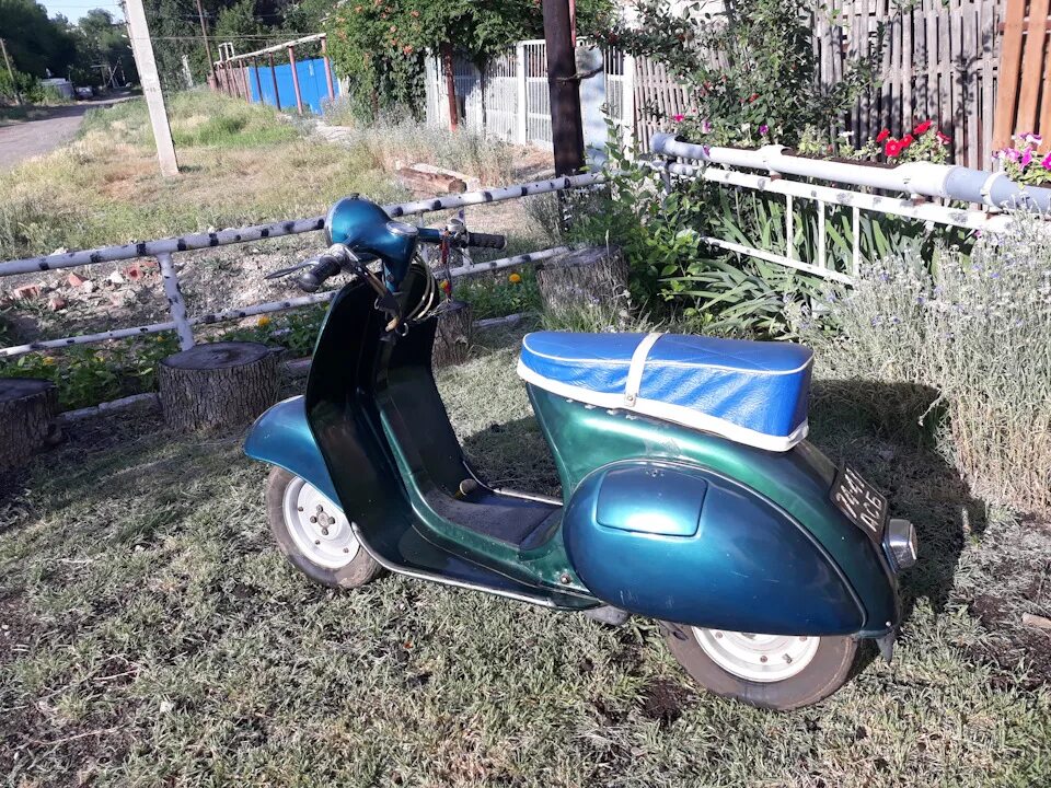 Мотороллер вятка. Мотороллер вятка с двигателем от скутера. Вятка вп-150. Вятка вп-150. Советские мотороллер вп-150.