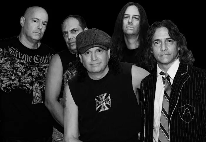 Ас дс thunderstruck. Асидиси тандерстрайк. ac/dc группа thunderstruck. sc dc группа. ac dc thunderstruck альбом.