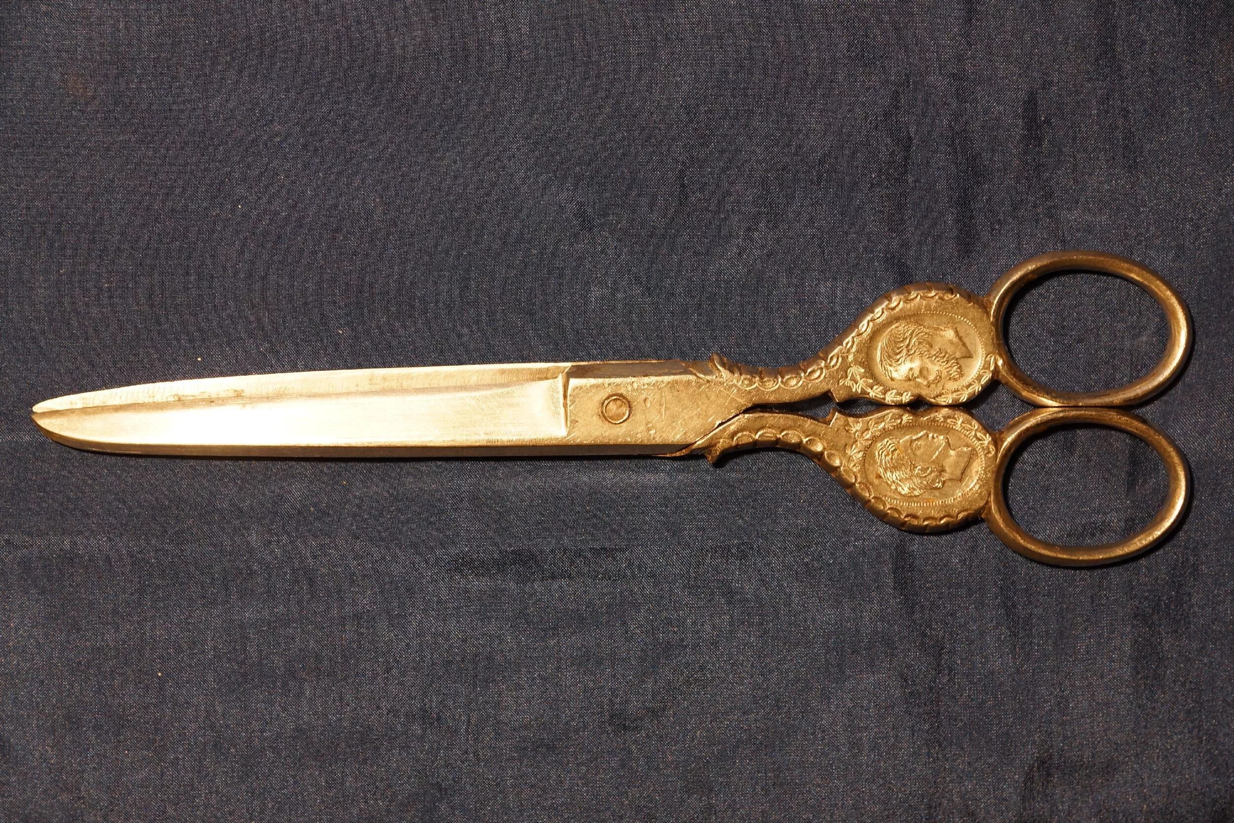Калякин ножницы 1880. Старинные ножницы. Ножницы леонардо да винчи. Создание ножниц. Ножницы портновские.