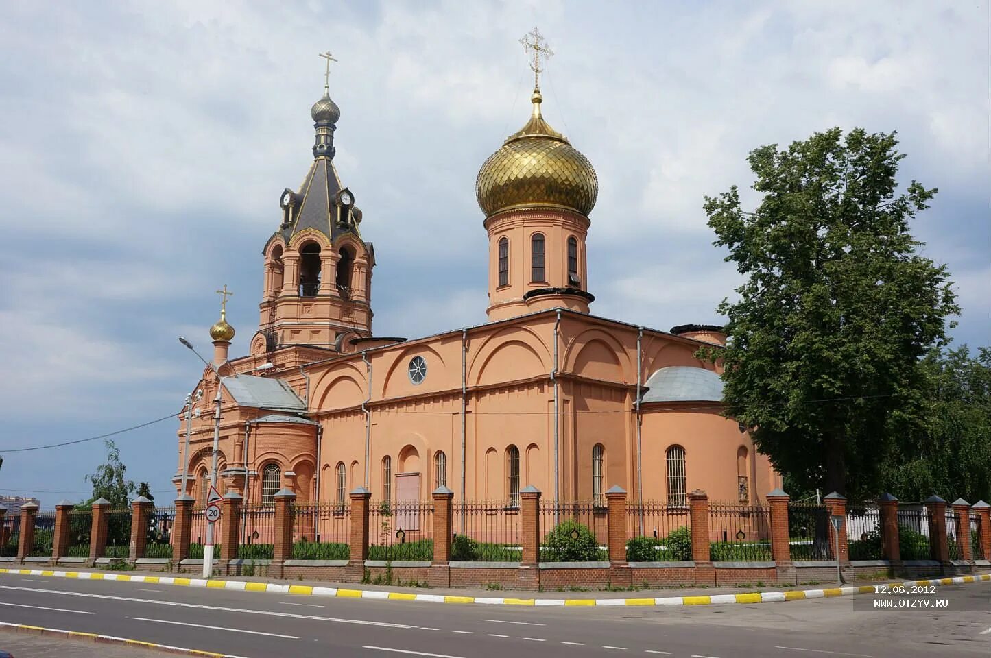 Ьротцуий храм горд Раменсоке. Троицкая Церковь в Раменском.