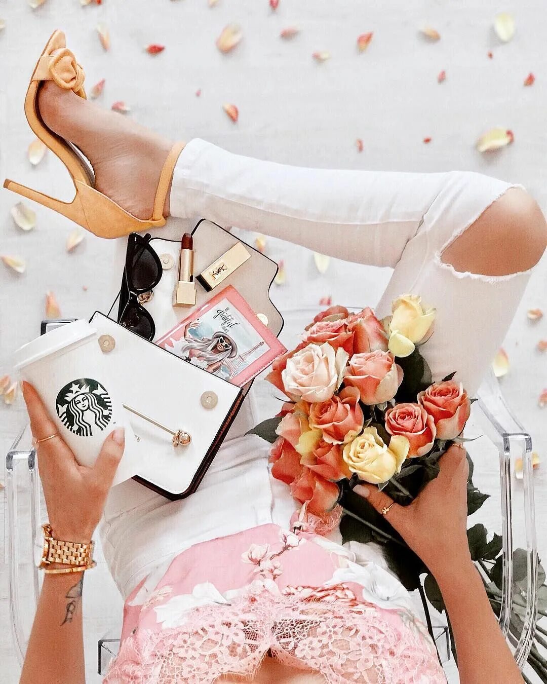 Девчачьи штучки. Женские девчачьи. Красивые анщи для девочек. Косметика розового цвета. Женские девчачьи.