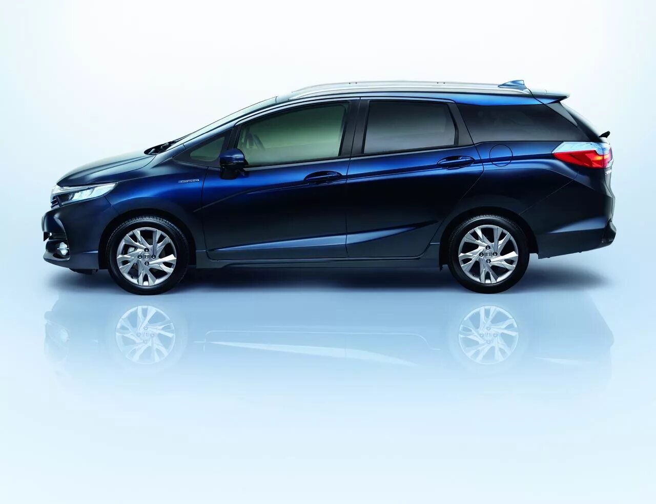Fit shuttle. Honda shuttle. хендай фит универсал. хонда шатл фото. хонда шатл 2018 фото.