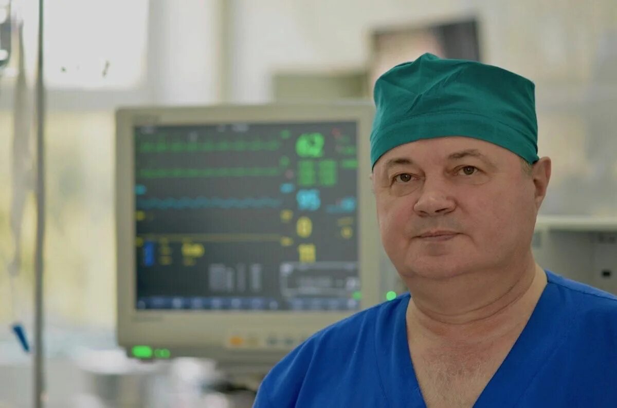 Анищенко владимир владимирович новосибирск. Пластический хирург дирксен новосибирск. Гужин александр александрович. Профессор пищик вадим григорьевич. Работа хирургом в новосибирске.