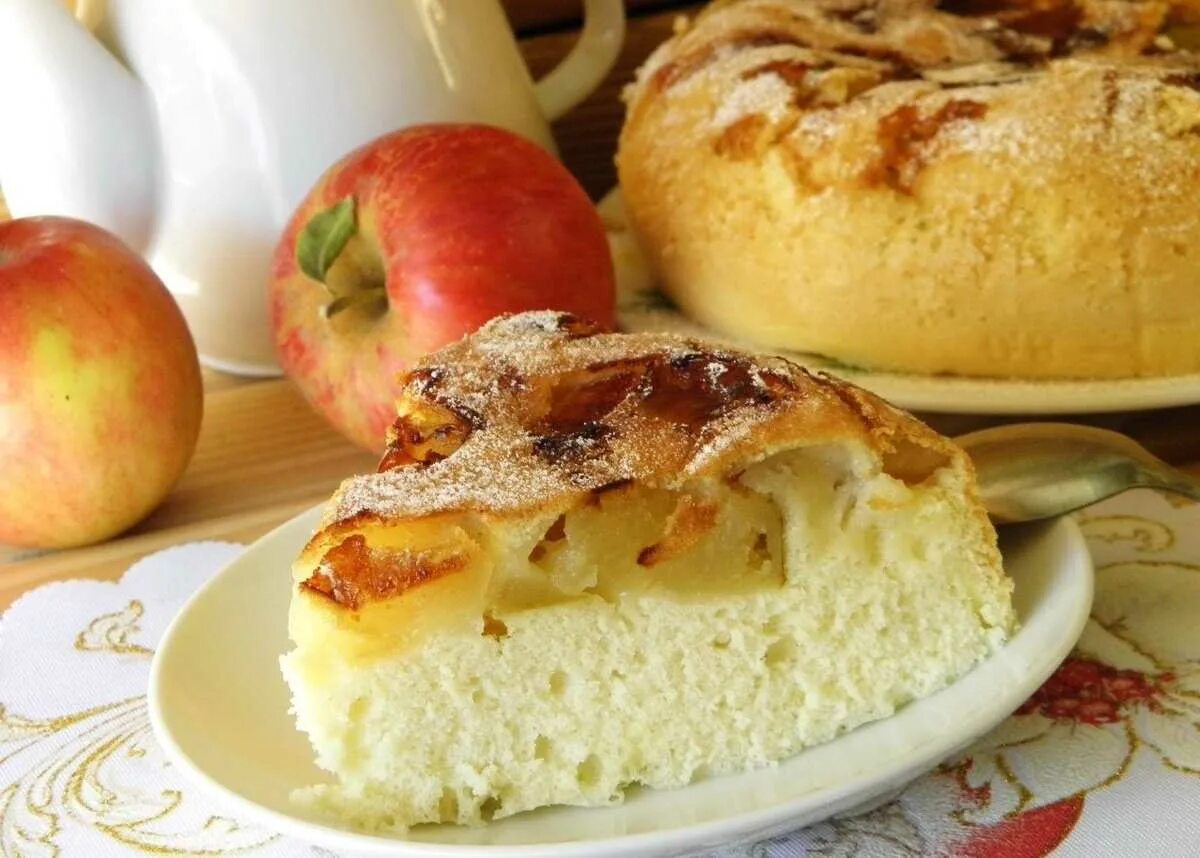 Вкусный пирог. Шарлот яблочный. Пирог шарлотка с яблоками. Шарлотка с яблоками классический. Шарлотка с яблоками в духовке.
