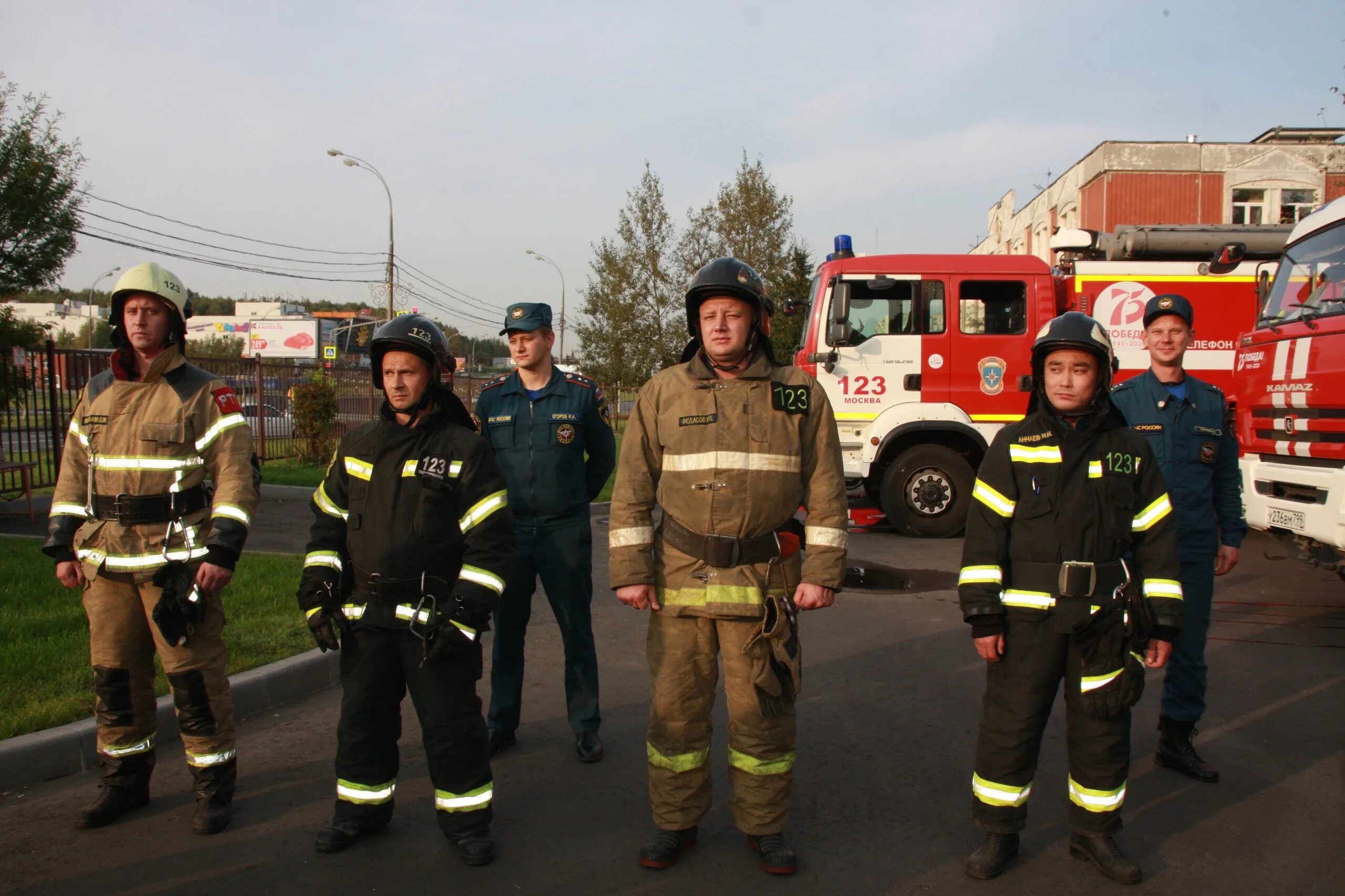 Вдпо московской. Пожарная часть 58 Строгино. Пожарная команда. Пожарный МЧС. Пожарный отряд.