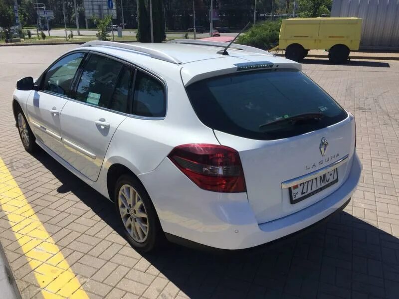 Renault белоруссии. Рено Лагуна 3 универсал белая. Лагуна Рено белая универсал. Renault Laguna на транзите в Беларуси.