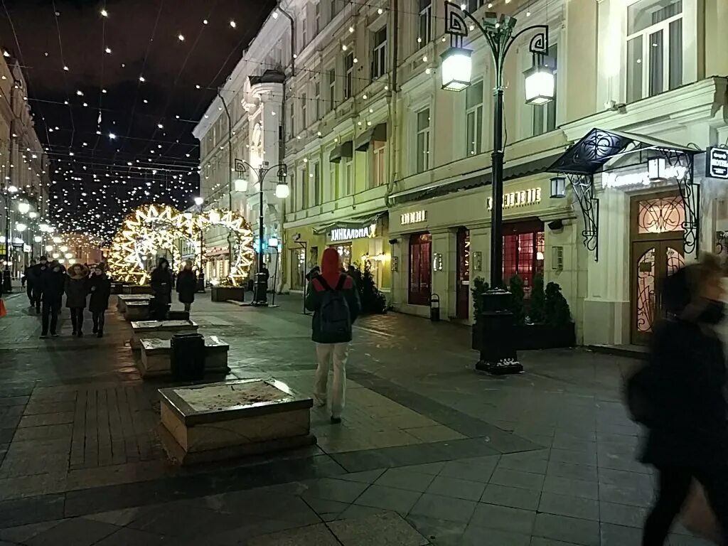 камергерский переулок 2020. камергерский омск. дерево света в китае на новый год. камергерский переулок китайский новый год. украшение москвы к 14 февраля.