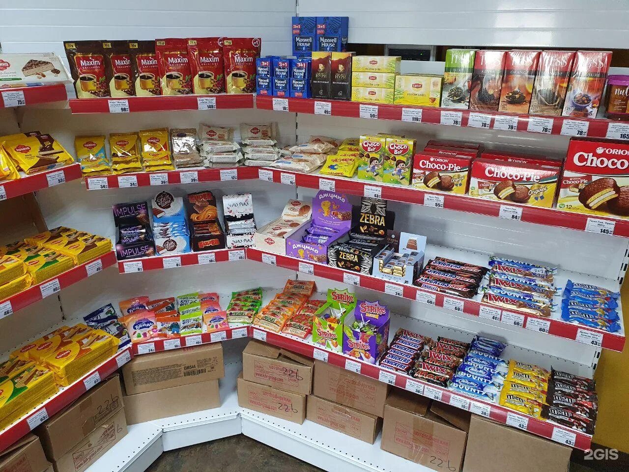 магазин сладостей. продуктовый рынок. бельгийский шоколад. вкусное в магазине. магазин вкусно.