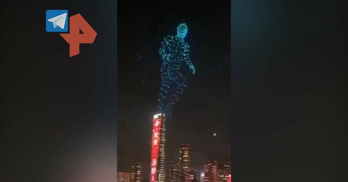 Китайский дракон из дронов. Light display. Портрет из дронов в небе. Золотой дракон. Праздники в китае.