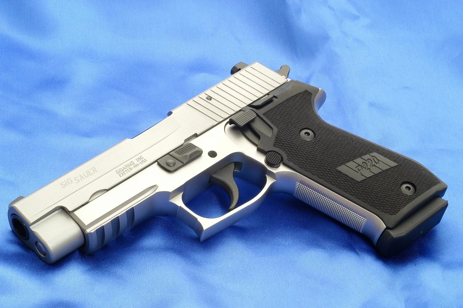 Sig. Пистолет sig sauer p220. sig sauer p220 sport. зиг зауэр п 220. пистолет sig sauer p220 sao.