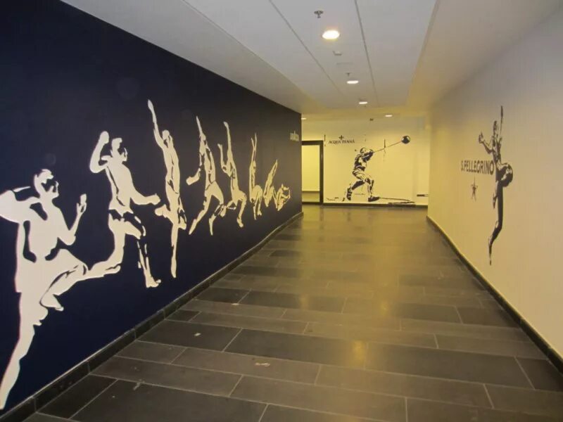 Современная дизайнерская роспись стен. Современные рисунки на стенах. Студия росписи. Роспись стен в доме культуры. Альфрейная роспись трафаретные орнаменты.