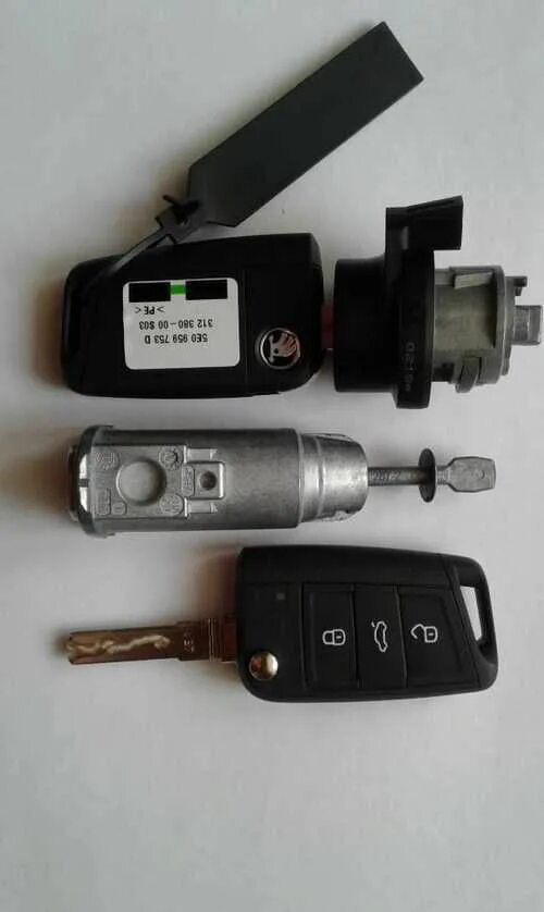 Личинка замка 1j0837168. Личинка шкода рапид. Личинка замка зажигания шкода рапид. Личинка шкода рапид. Skoda rapid личинка замка двери.