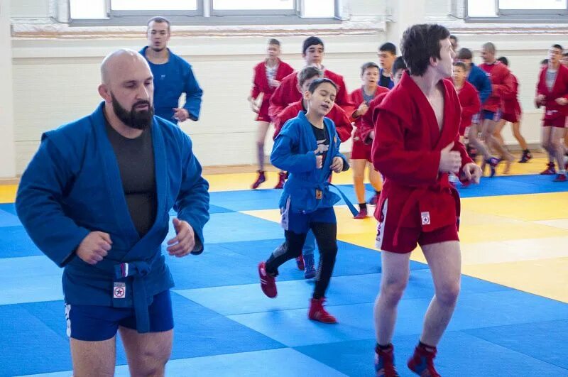 Центр единоборств ханты-мансийск. Центр единоборств ханты-мансийск. Центр единоборств ханты. Сборы самбо. Ханты мансийск зал самбо.