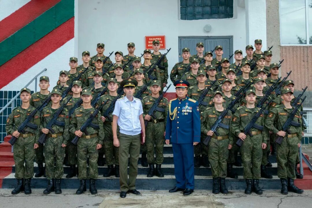 Сколько военных в приднестровье. Военный институт Приднестровья. Армия ПМР. Военный институт Тирасполь. Форма армии Приднестровья.