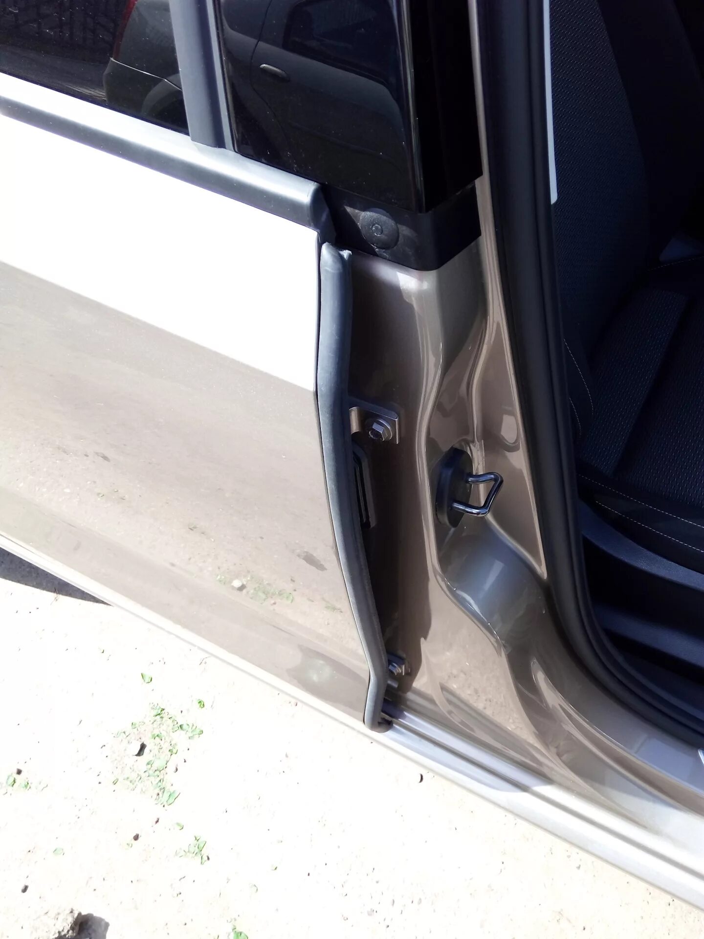#11 Резиновые уплотнители на двери замков - Volkswagen Polo Sedan, 1,6 л, 2020 г
