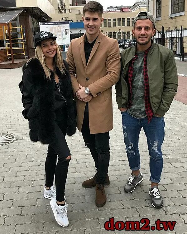 Дом 2 38 день. Виталик и алиса дом 2. дом 2 алиса литинская и виталий малышев. виталий малышев и алиса литинская. алиса литинская дом 2 с кем.
