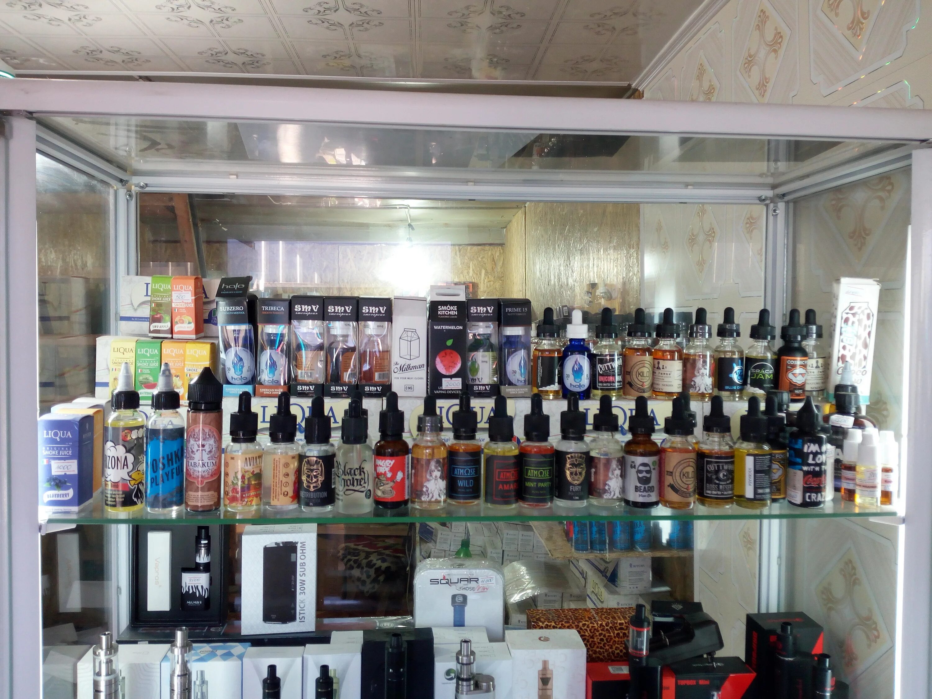 Под вейп wonder. Vape алматы. Жидкость boost. Генезис атомайзер. Вэйп шоп неон.