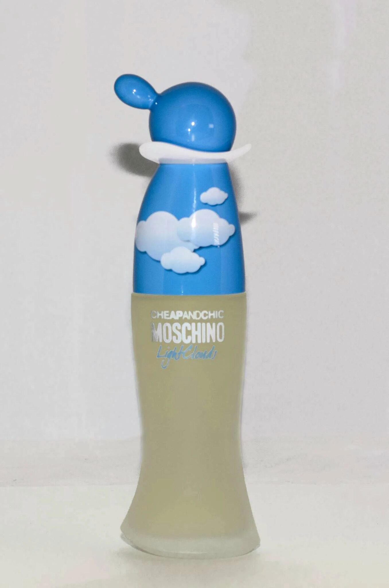 Туалетная вода moschino light clouds 50мл. Духи москино голубые. Москино фанни духи женские. Духи москино голубые. Духи москино голубые.